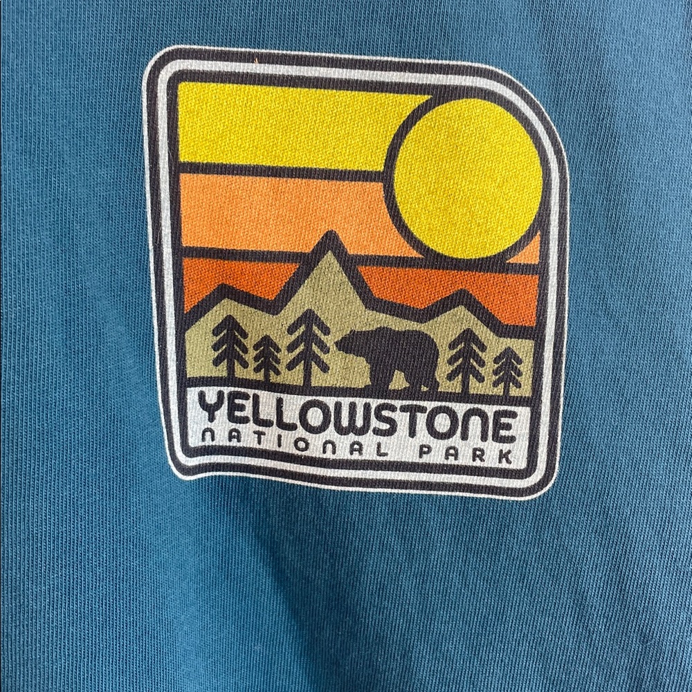 Yellowstone National Park Teal Long Sleeve Graphic Tee. Nice!